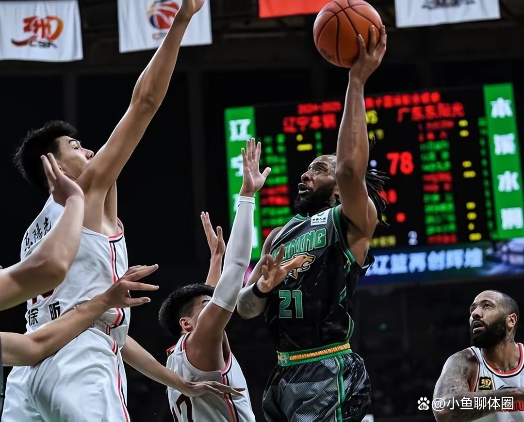 NBA常规赛今晚再迎强敌，亚特兰大豪取连胜，主帅态度——气氛紧张，年轻球员得到机会的简单介绍