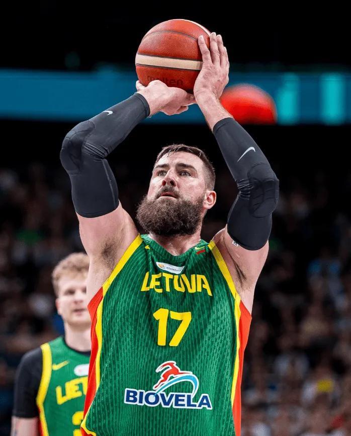 包含赛后法兰克福备战NBA季后赛；手感冰凉细节曝光；管理层满意；控场能力受关注的词条-爱游戏下载